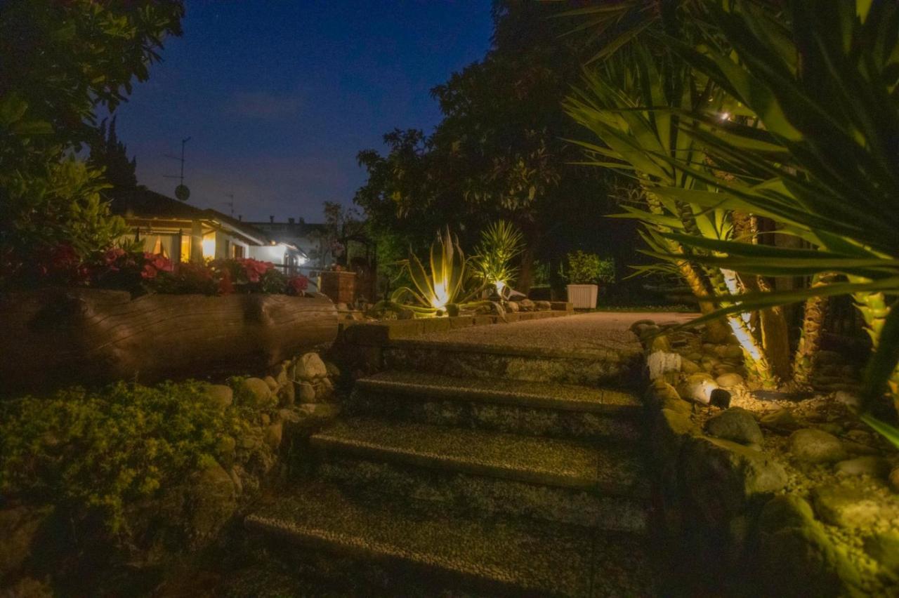 B&B Villa Mirella Casnate Con Bernate Exteriér fotografie