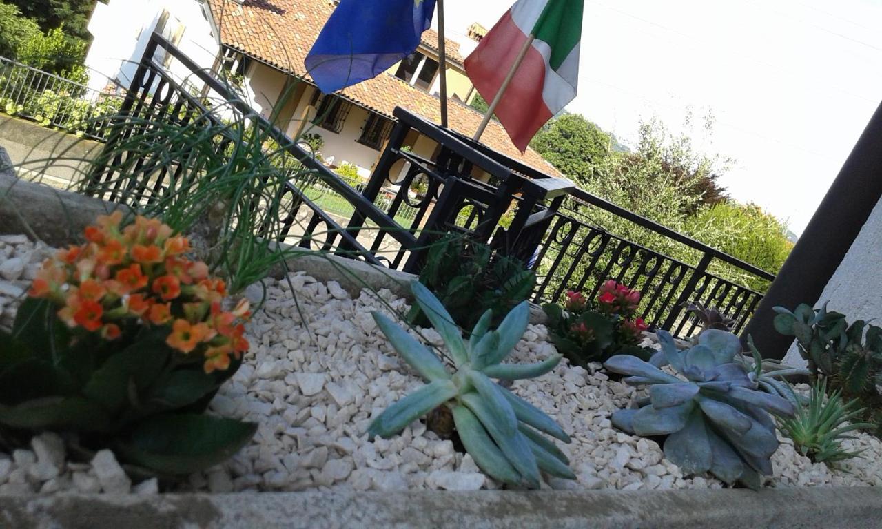 B&B Villa Mirella Casnate Con Bernate Exteriér fotografie