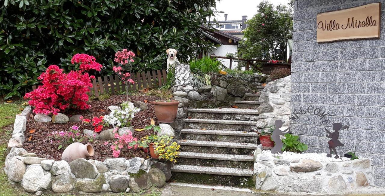 B&B Villa Mirella Casnate Con Bernate Exteriér fotografie